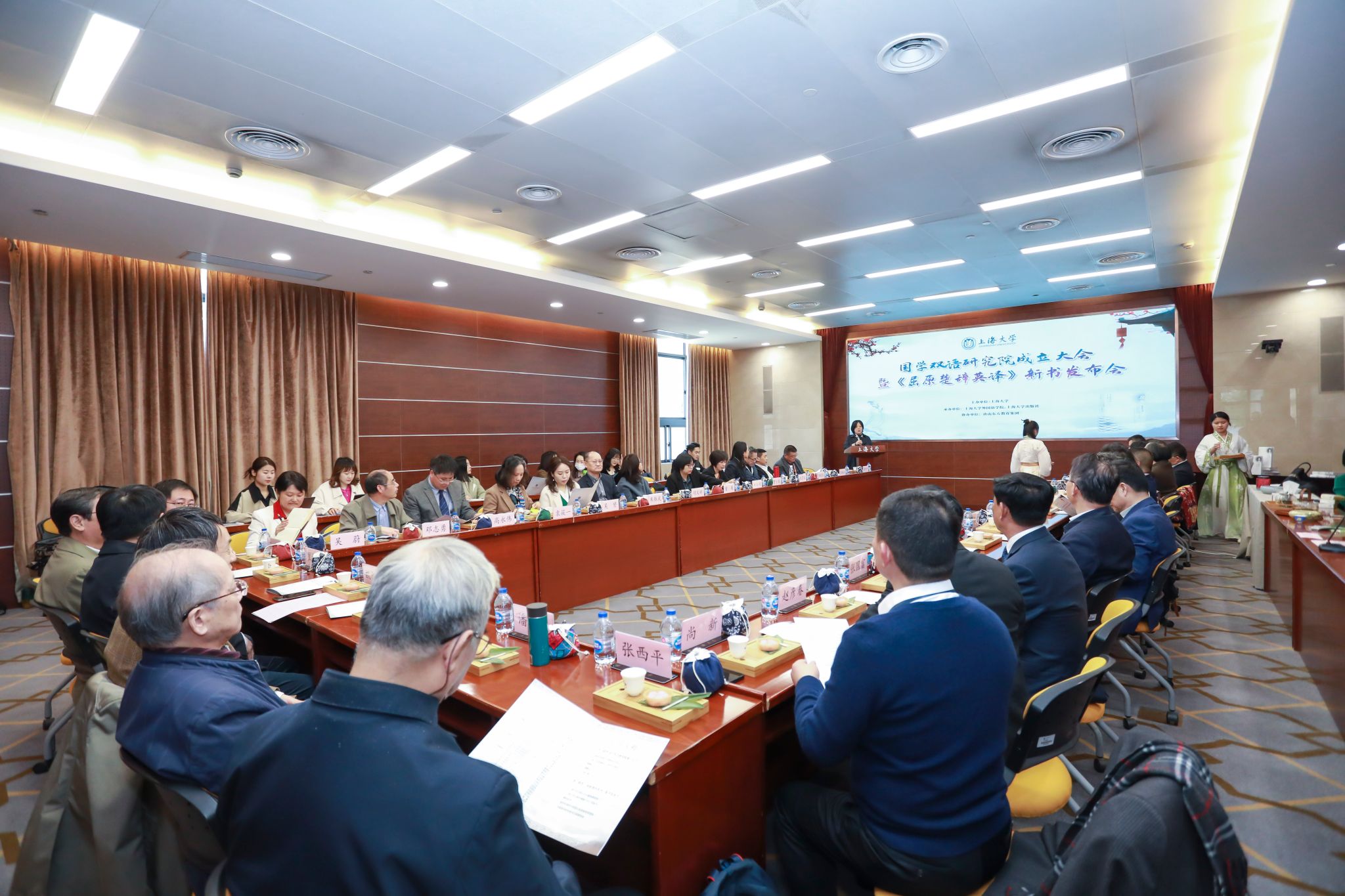 图一 德赢ac米兰官方合作vwin外国语学院副院长唐青叶教授主持.jpg